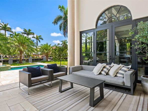 631 Hibiscus Dr, Hallandale Beach FL 33009