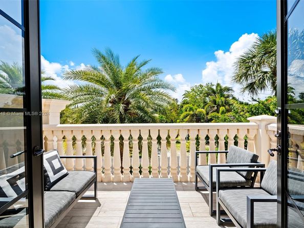 631 Hibiscus Dr, Hallandale Beach FL 33009