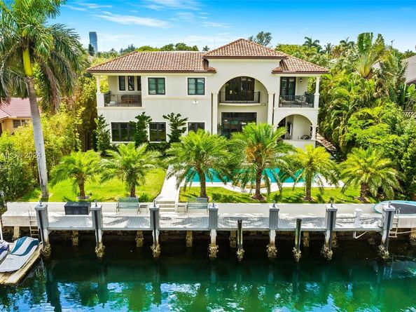 631 Hibiscus Dr, Hallandale Beach FL 33009