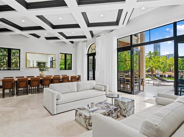 631 Hibiscus Dr, Hallandale Beach FL 33009