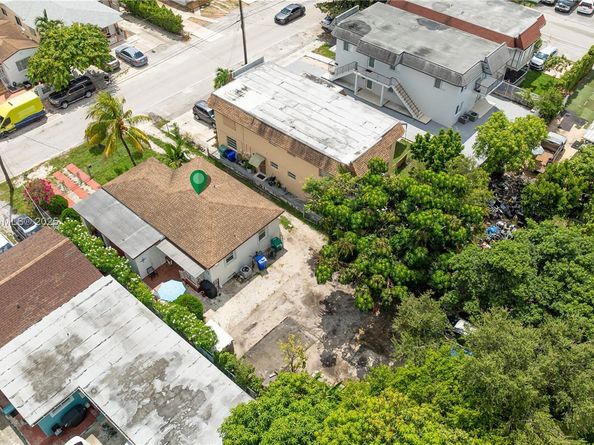 926 NW 24th Ct, Miami FL 33125