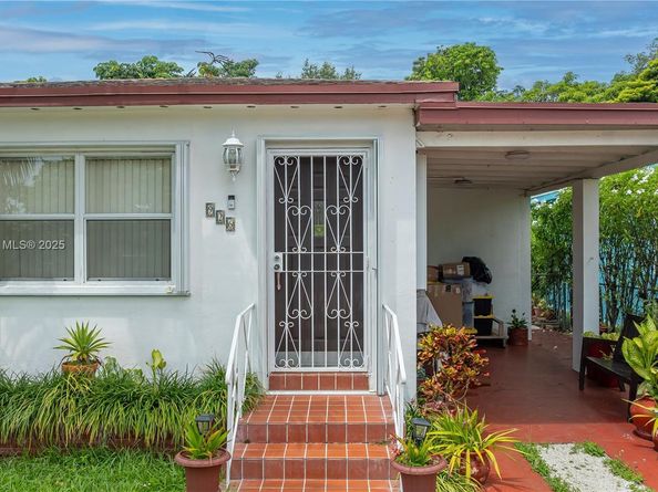 926 NW 24th Ct, Miami FL 33125