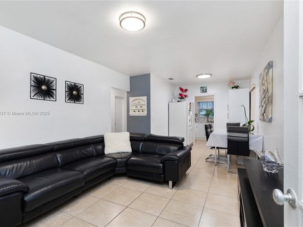 926 NW 24th Ct, Miami FL 33125