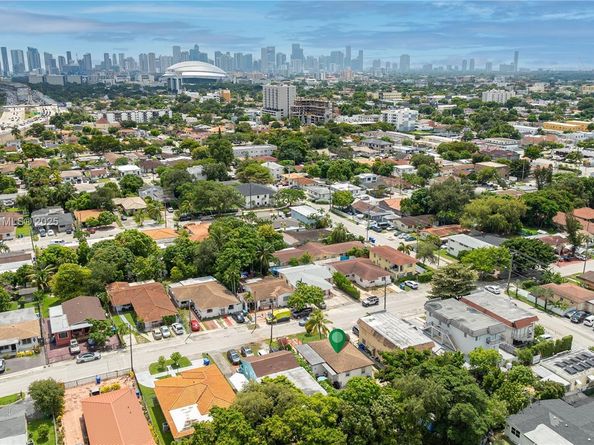 926 NW 24th Ct, Miami FL 33125