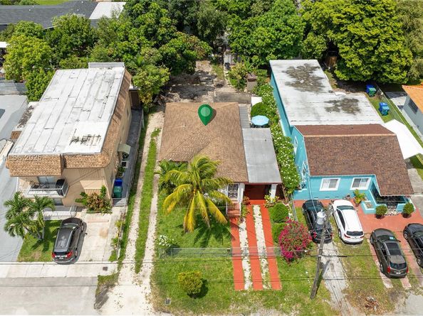 926 NW 24th Ct, Miami FL 33125