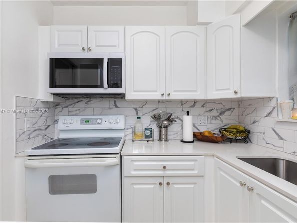926 NW 24th Ct, Miami FL 33125