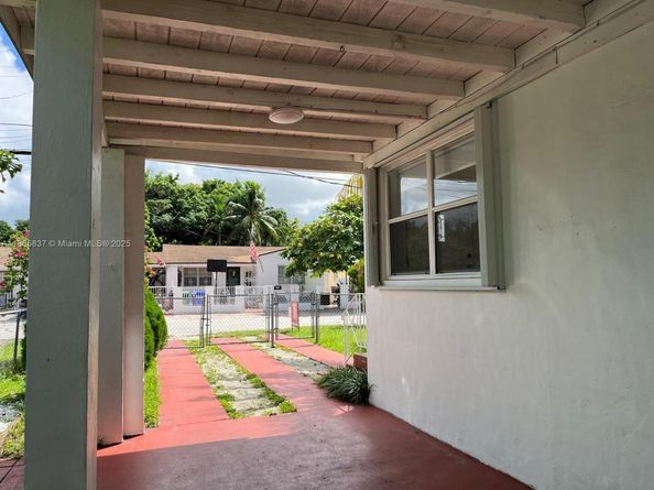 926 NW 24th Ct, Miami FL 33125