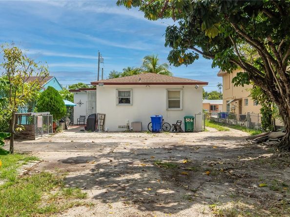 926 NW 24th Ct, Miami FL 33125