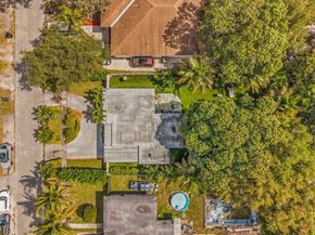 860 NE 142nd St, North Miami FL 33161