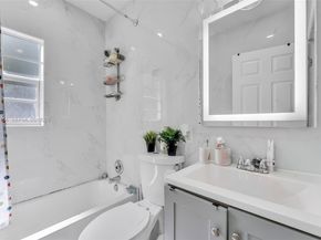 860 NE 142nd St, North Miami FL 33161