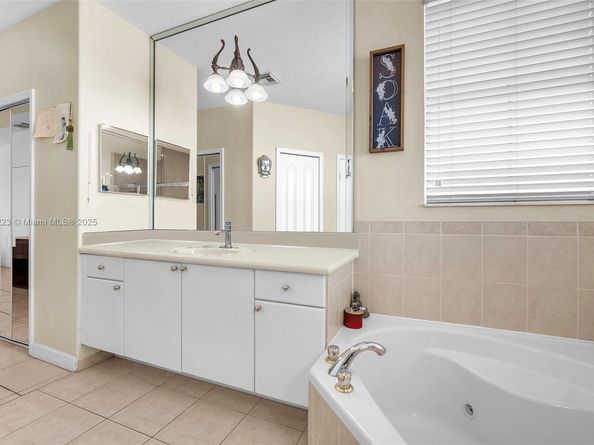 220 SW 87th Ct 0, Miami FL 33174