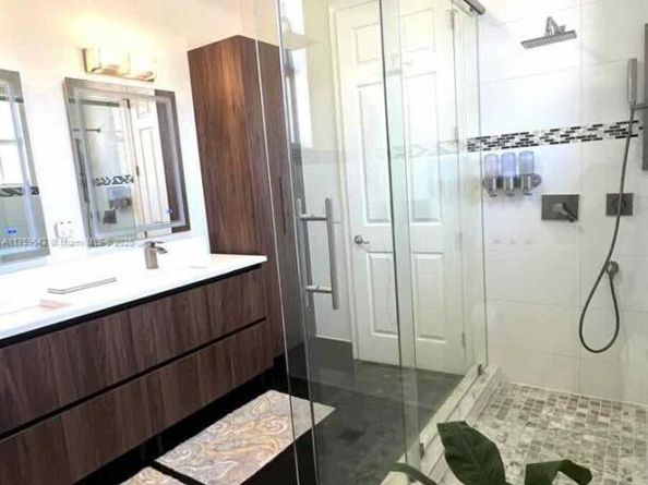 6923 Julia Gardens Dr, Coconut Creek FL 33073