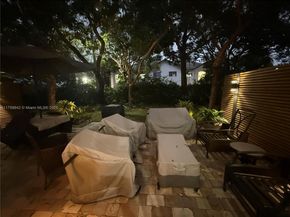 6923 Julia Gardens Dr, Coconut Creek FL 33073