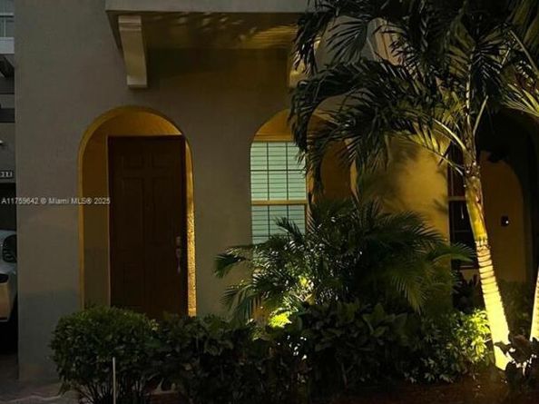 6923 Julia Gardens Dr, Coconut Creek FL 33073