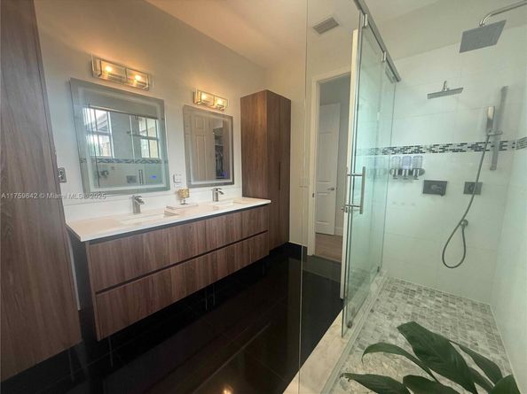 6923 Julia Gardens Dr, Coconut Creek FL 33073