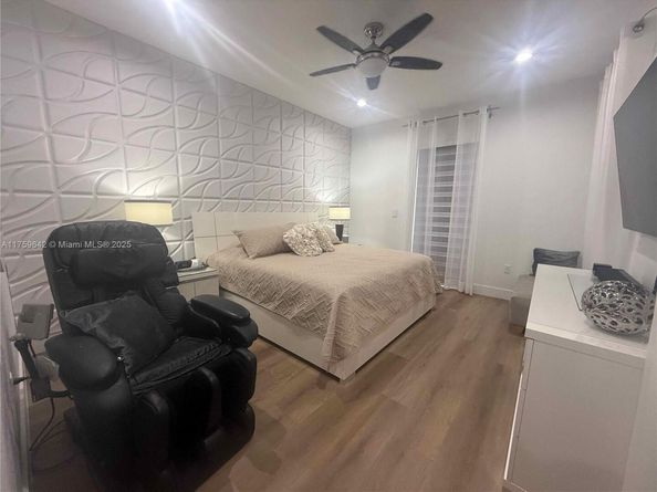 6923 Julia Gardens Dr, Coconut Creek FL 33073