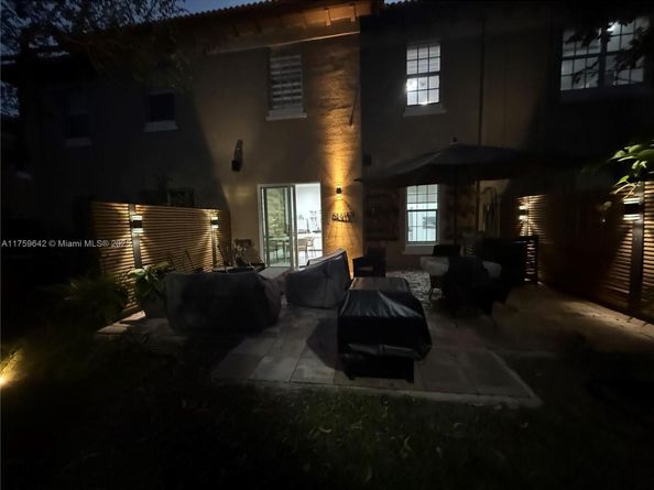 6923 Julia Gardens Dr, Coconut Creek FL 33073