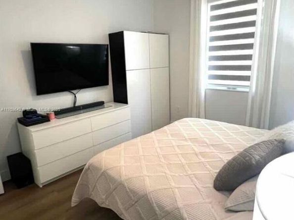 6923 Julia Gardens Dr, Coconut Creek FL 33073