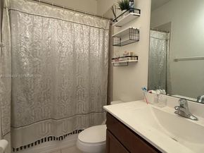9386 W 33rd Ln, Hialeah FL 33018