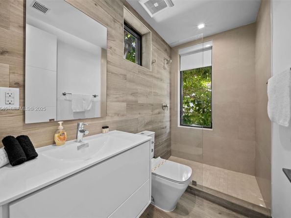 4740 Alton Rd, Miami Beach FL 33140