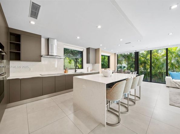 4740 Alton Rd, Miami Beach FL 33140