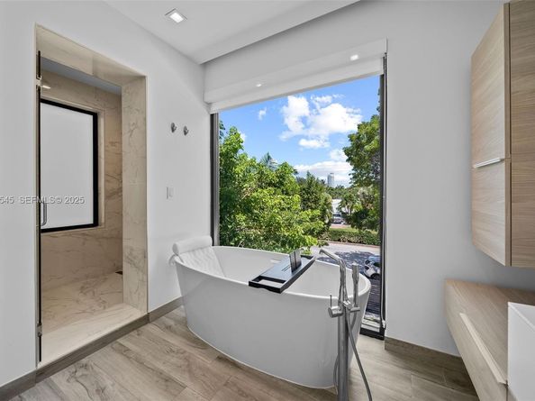 4740 Alton Rd, Miami Beach FL 33140