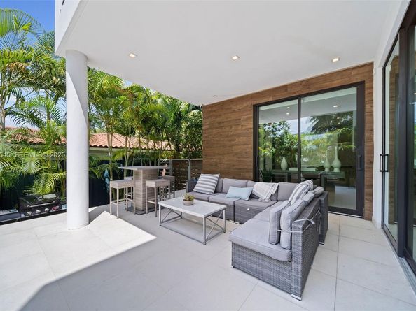 4740 Alton Rd, Miami Beach FL 33140
