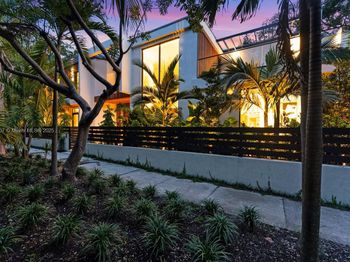 2800 Calusa Street