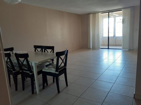 2860 Somerset Dr 317K, Lauderdale Lakes FL 33311