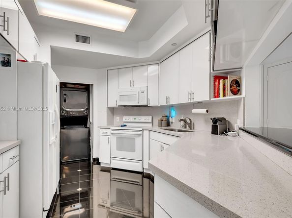 888 Brickell Key Dr 500, Miami FL 33131
