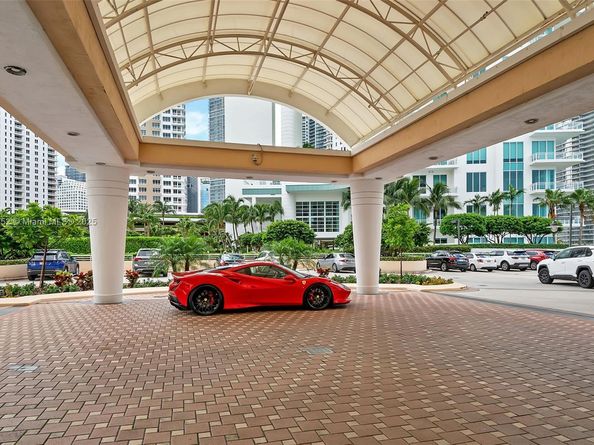 888 Brickell Key Dr 500, Miami FL 33131