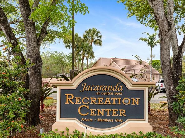 9360 S Chelsea Dr S, Plantation FL 33324