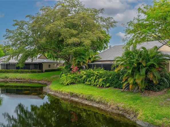 9360 S Chelsea Dr S, Plantation FL 33324