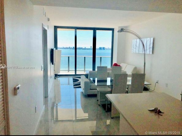 460 NE 28th St 1907, Miami FL 33137