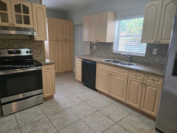 7917 Juniper St, Miramar FL 33023