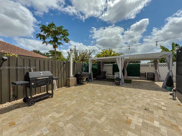 1260 NW 112th Way, Coral Springs FL 33071