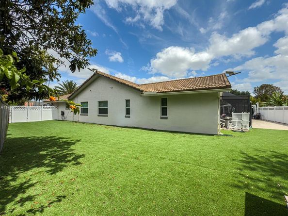 1260 NW 112th Way, Coral Springs FL 33071