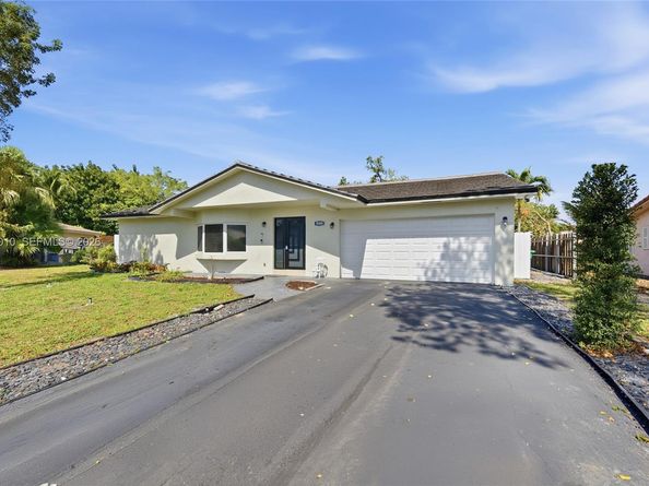 8555 NW 25th Pl, Coral Springs FL 33065