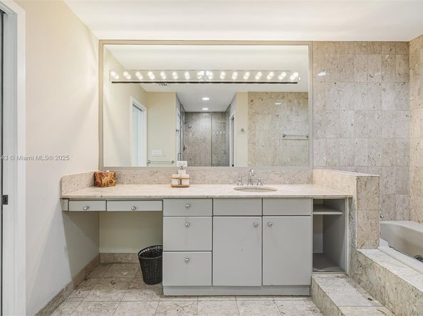 19236 Fisher Island Dr 19236, Miami Beach FL 33109