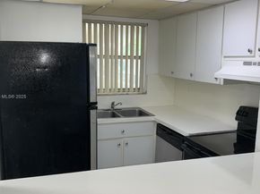 8860 Fontainebleau Blvd 403, Miami FL 33172