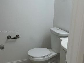 8860 Fontainebleau Blvd 403, Miami FL 33172