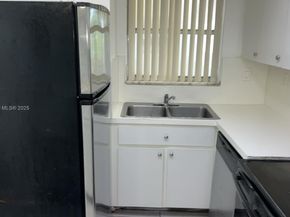 8860 Fontainebleau Blvd 403, Miami FL 33172