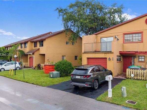 2824 NW 80th Ave, Sunrise FL 33322