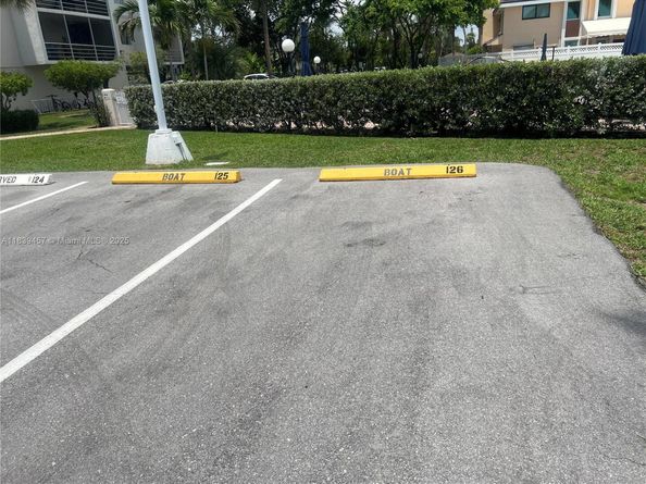 2821 N Miami Beach Blvd 2E, North Miami Beach FL 33160