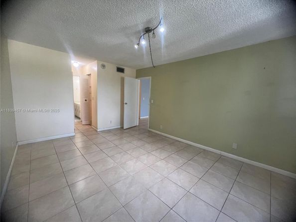 2821 N Miami Beach Blvd 2E, North Miami Beach FL 33160