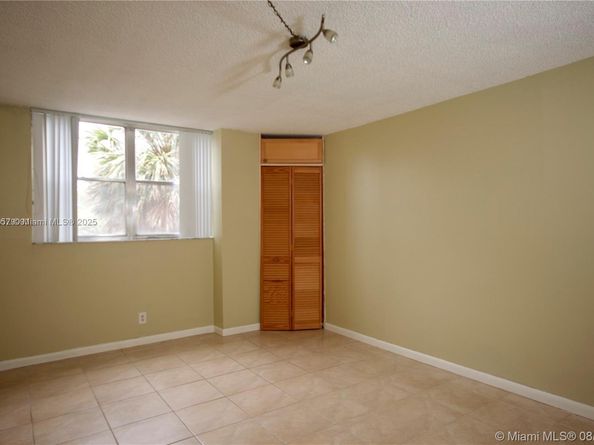 2821 N Miami Beach Blvd 2E, North Miami Beach FL 33160