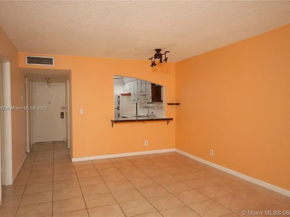 2821 N Miami Beach Blvd 2E, North Miami Beach FL 33160