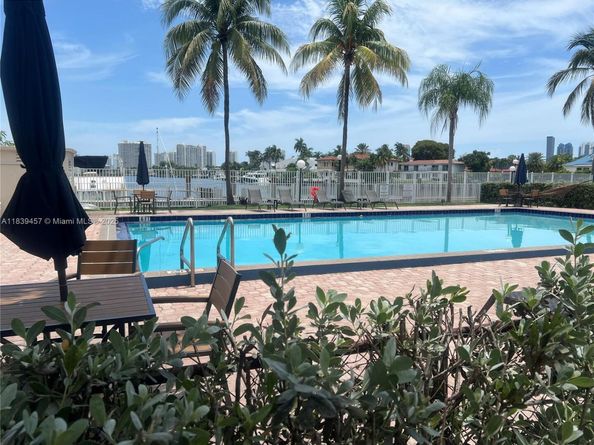 2821 N Miami Beach Blvd 2E, North Miami Beach FL 33160