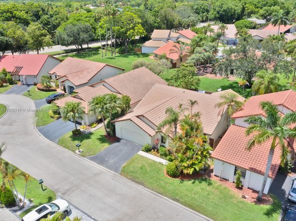 2202 Charleston, Weston FL 33326