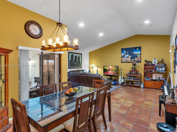 2202 Charleston, Weston FL 33326